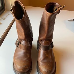 Engineer boots